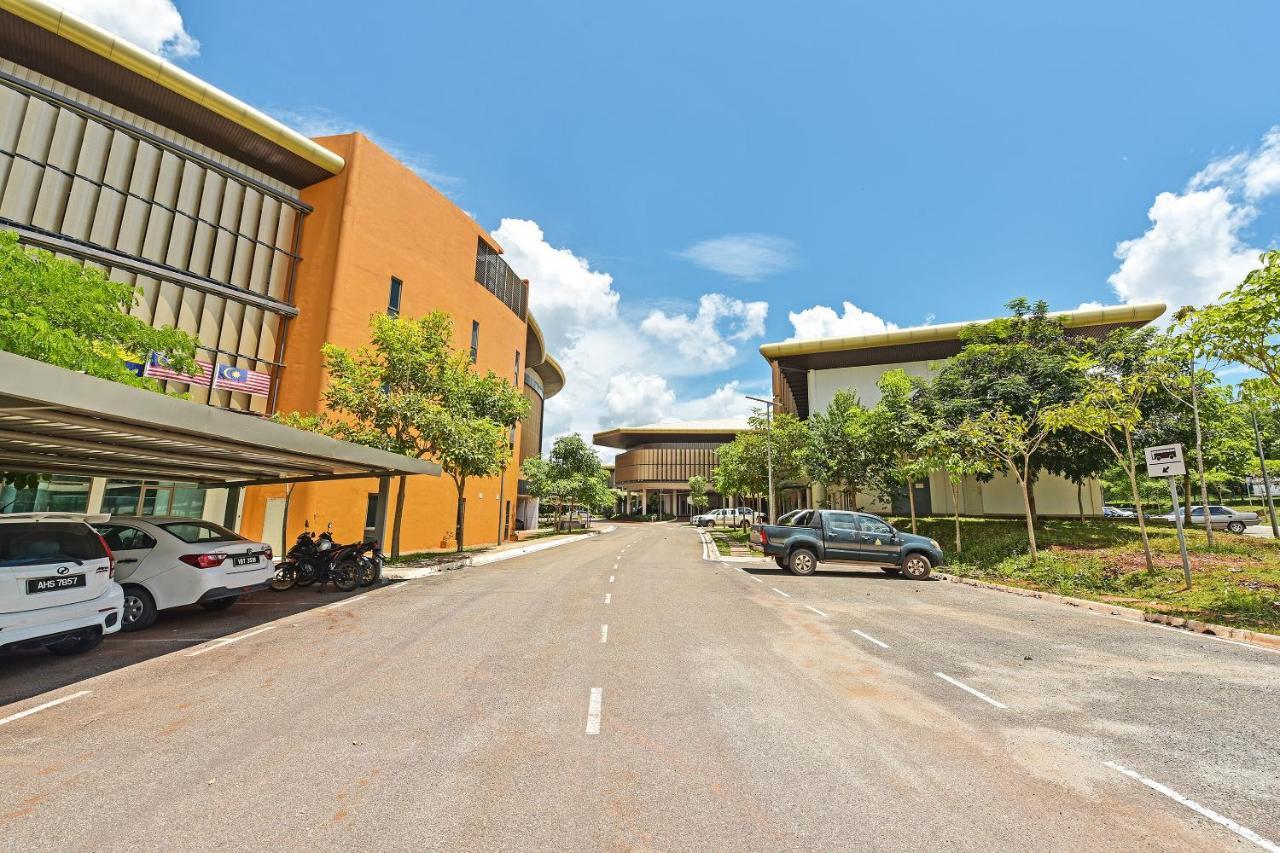 Capital O 90614 Cvia Ummul Hotel 巴东勿刹 外观 照片