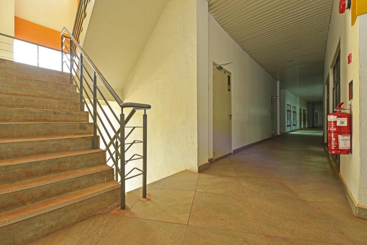 Capital O 90614 Cvia Ummul Hotel 巴东勿刹 外观 照片