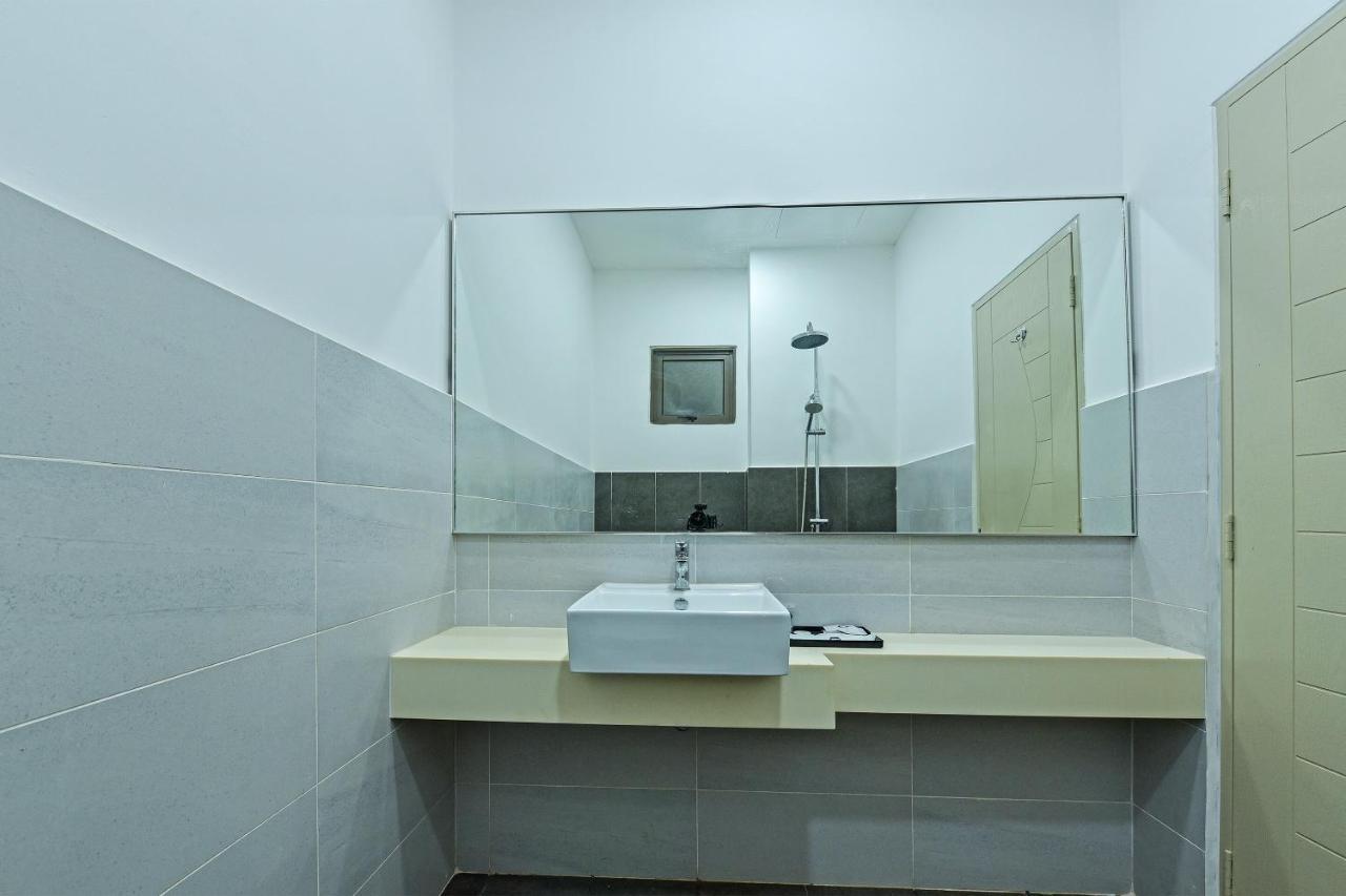 Capital O 90614 Cvia Ummul Hotel 巴东勿刹 外观 照片