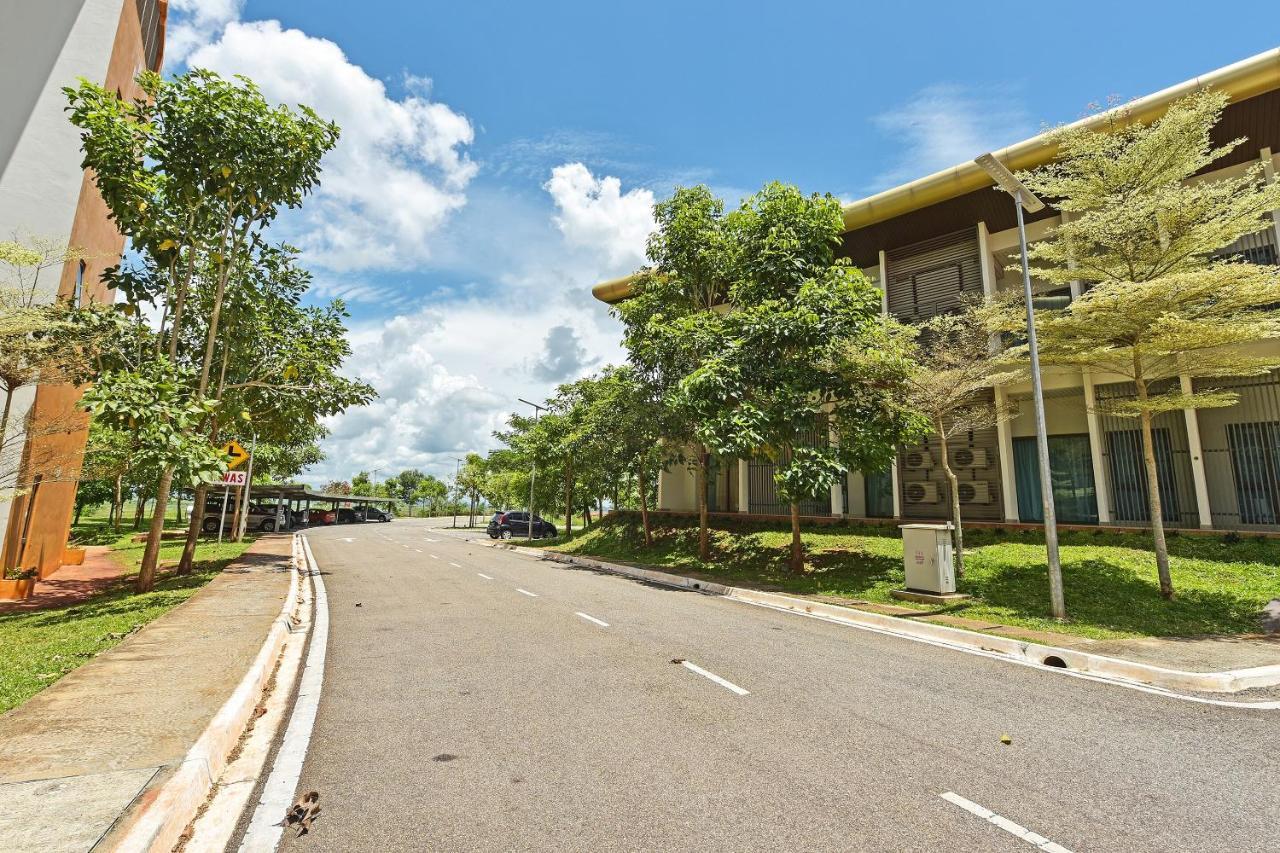 Capital O 90614 Cvia Ummul Hotel 巴东勿刹 外观 照片