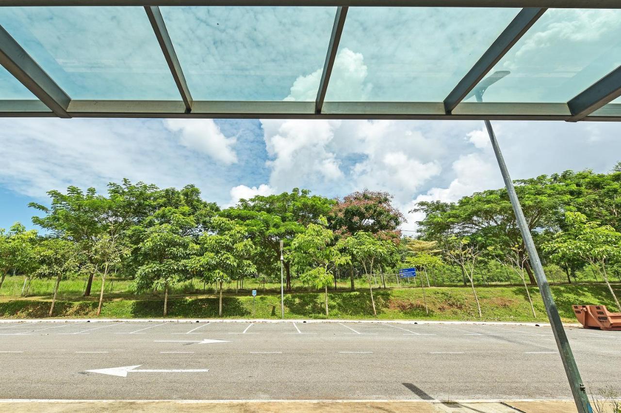 Capital O 90614 Cvia Ummul Hotel 巴东勿刹 外观 照片