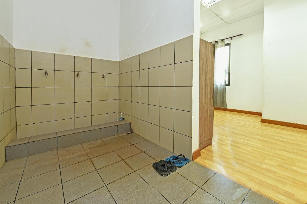 Capital O 90614 Cvia Ummul Hotel 巴东勿刹 外观 照片
