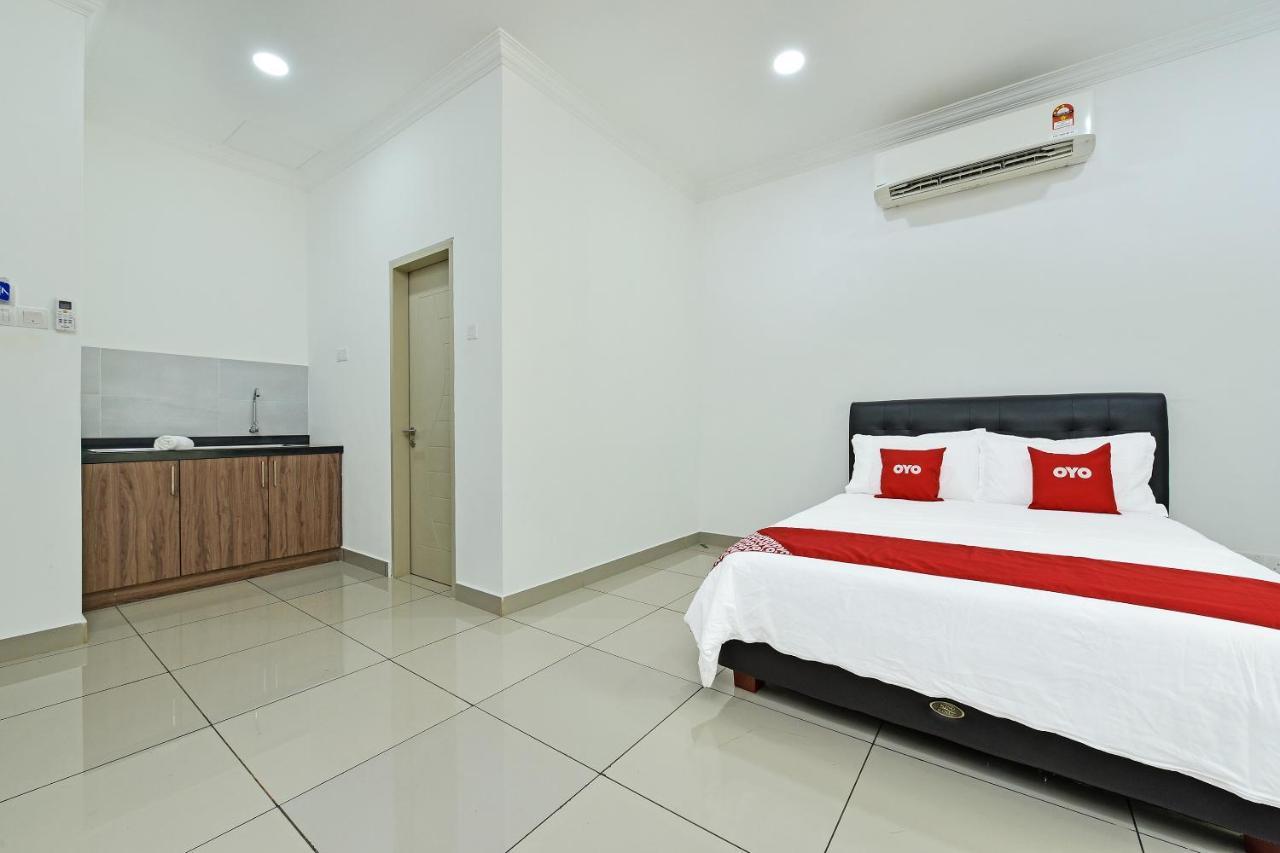 Capital O 90614 Cvia Ummul Hotel 巴东勿刹 外观 照片
