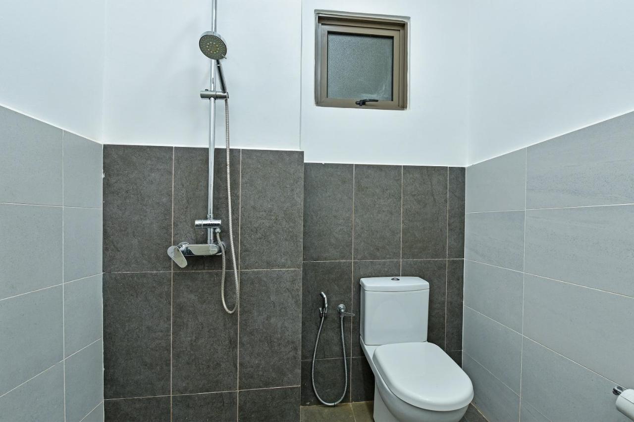 Capital O 90614 Cvia Ummul Hotel 巴东勿刹 外观 照片